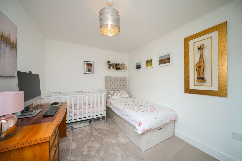 Additional image 10 of 2 bed flat for saleStag Lane, Berkhamsted HP4