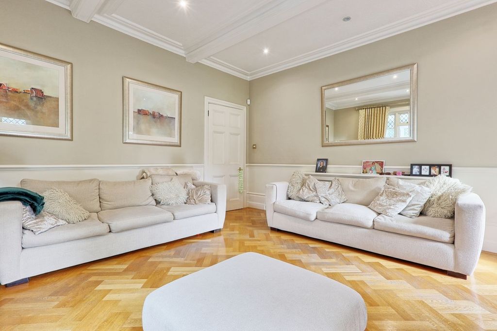 Additional image 8 of 5 bed detached house for saleBurntwood Avenue, Emerson Park, Hornchurch RM11