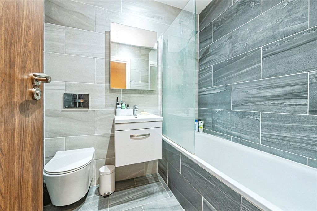 Additional image 4 of 2 bed flat for saleLittle Victoria Street, Basingstoke, Hampshire RG21