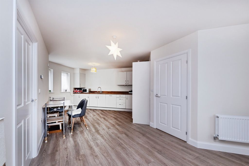 2 bed maisonette for saleSwithin Lane, Buckingham MK18 photo 3