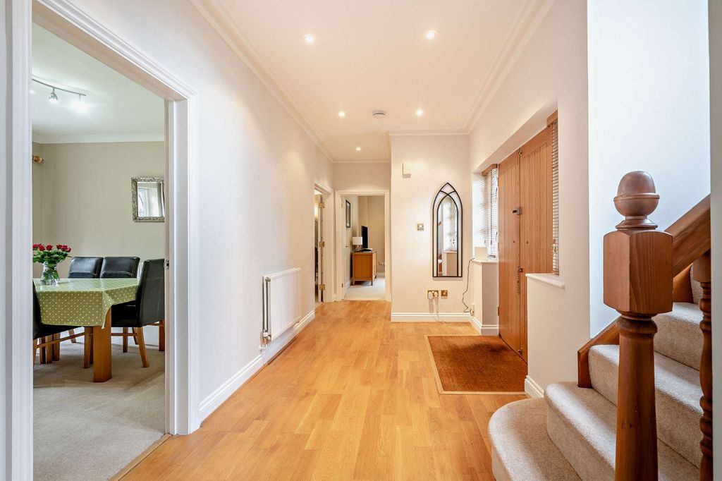 5 bed detached house for saleCleves Lane, Upton Grey, Basingstoke, Hampshire RG25 photo 5