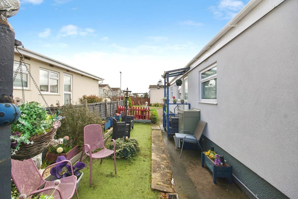 2 bed property for saleBerkeley Vale Park, Berkeley, Gloucestershire GL13 photo 2