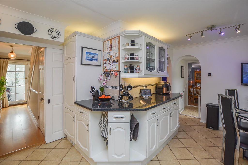Additional image 7 of 4 bed detached house for salePlovers Barron, Wyatts Green, Brentwood CM15