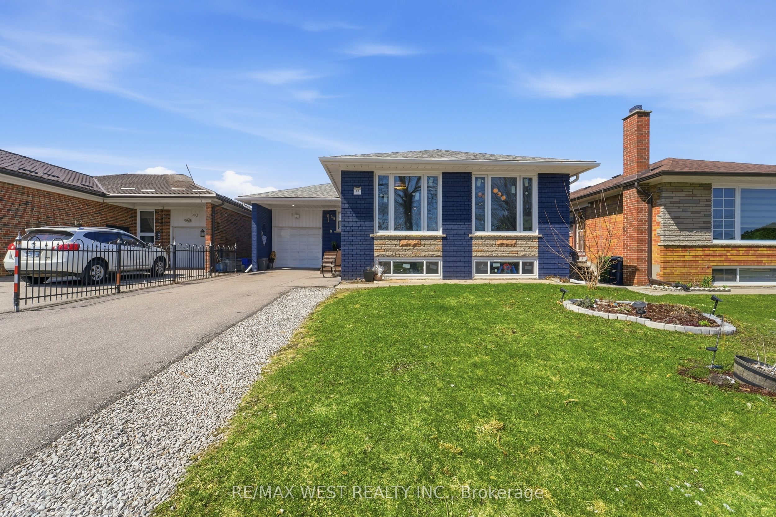 Additional image 2 of 38 Bridesburg Drive, Toronto, ON, M9R 2K8