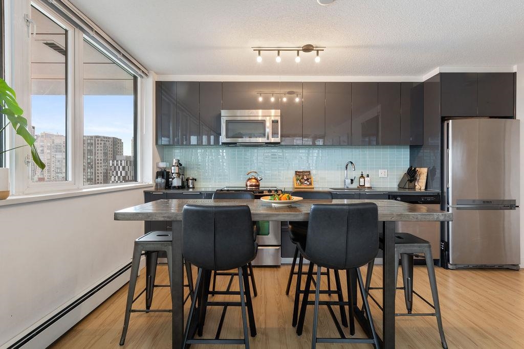 Additional image 3 of 609-1325 Rolston Street, Vancouver, BC, V6B 0M2