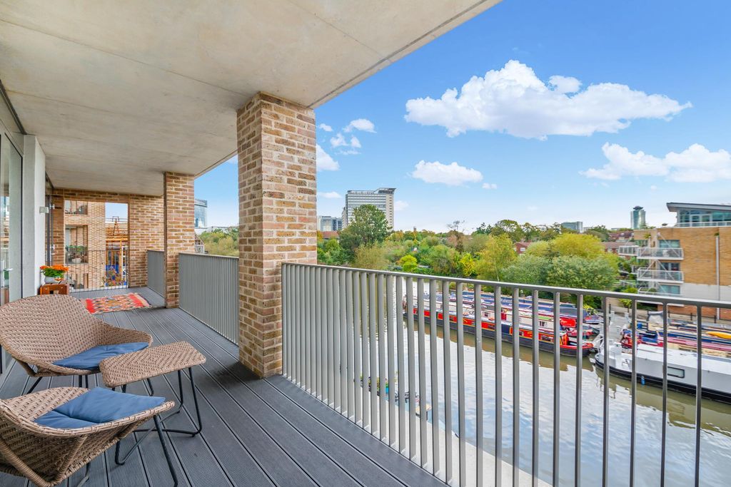 Additional image 12 of 2 bed flat for saleCopland Court, Durham Wharf Drive, Brentford TW8.