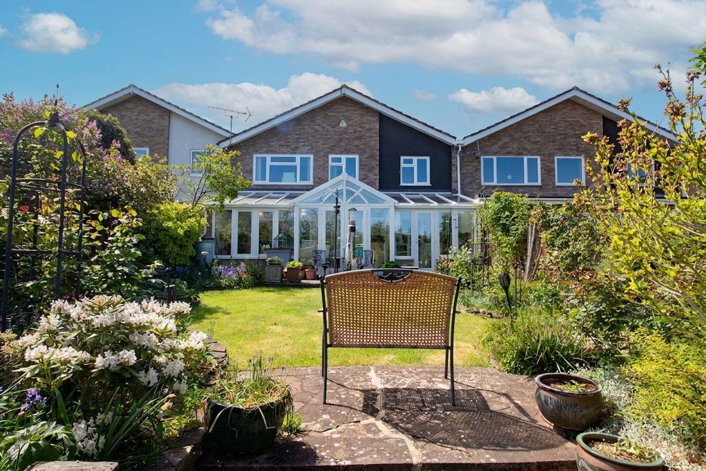 Additional image 25 of 4 bed terraced house for saleOn The Hill, Carpenders Park, Watford WD19