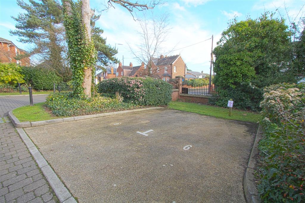 Additional image 18 of 2 bed flat for saleGrey Lady Place, Billericay CM11