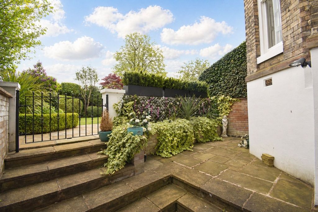 Additional image 11 of 2 bed flat for saleHeyes Lane, Alderley Edge SK9