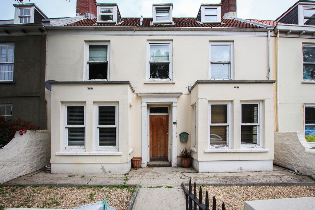 5 bed property for sale19 Mount Row, St Peter Port, Guernsey GY1