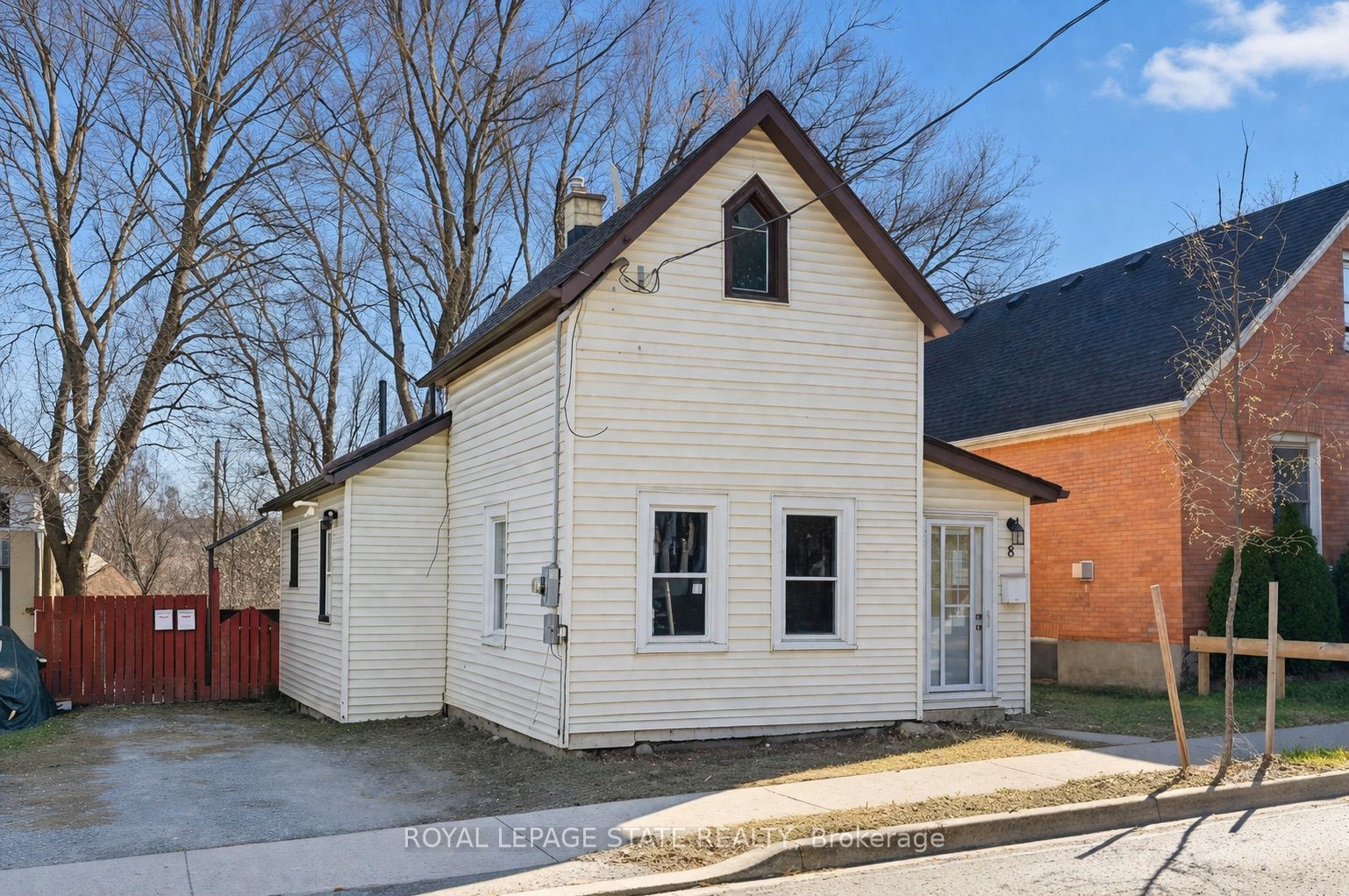 8 Tasker Street, St. Catharines, ON, L2R 3Z8