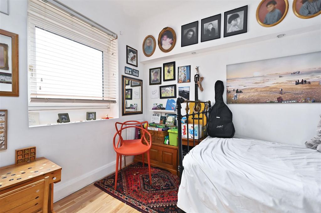 Additional image 11 of 3 bed flat for saleDe La Warr Parade, Bexhill-On-Sea TN40