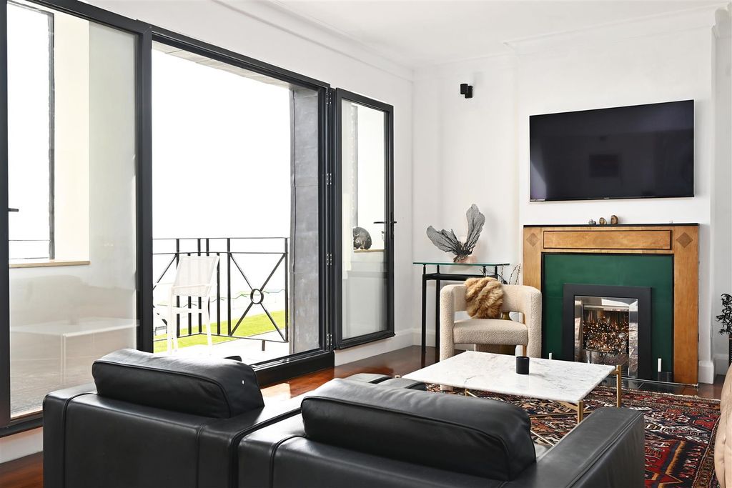 Additional image 15 of 3 bed flat for saleDe La Warr Parade, Bexhill-On-Sea TN40