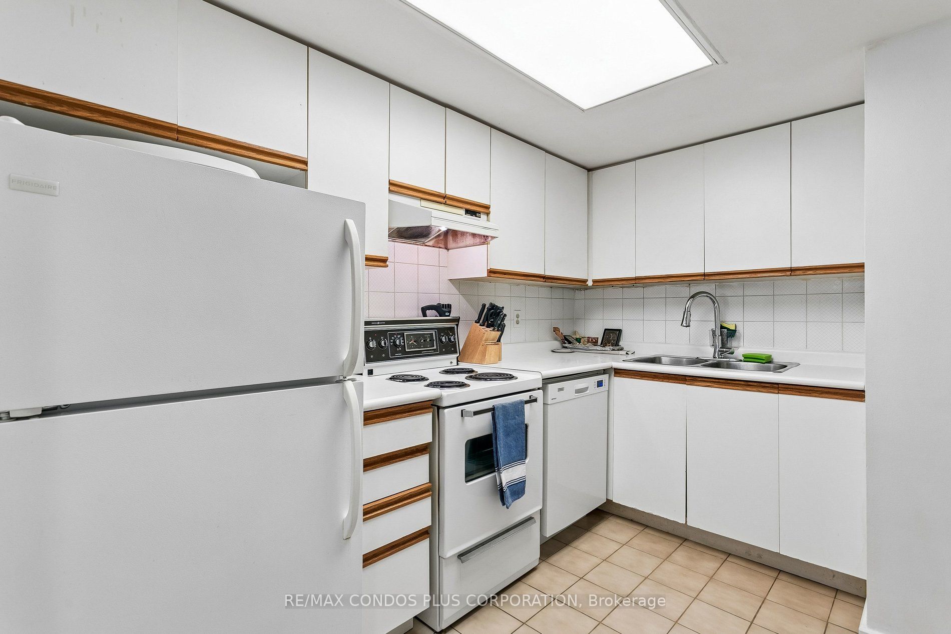 Additional image 4 of 204-15 Maitland Place, Toronto, ON, M4Y 2X3