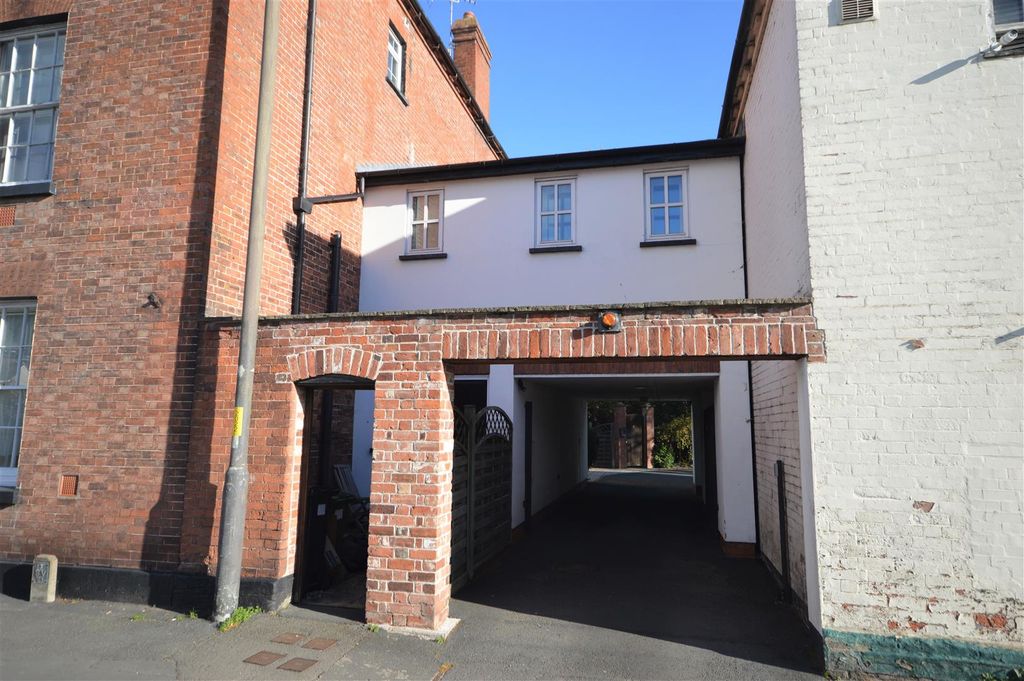 1 bed flat for saleSouth Street, Leominster, Herefordshire HR6