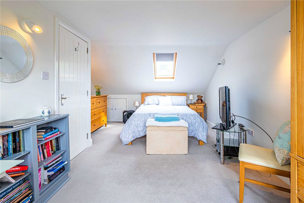 Additional image 16 of 3 bed semi-detached house for saleMeadow Road, Berkhamsted, Hertfordshire HP4