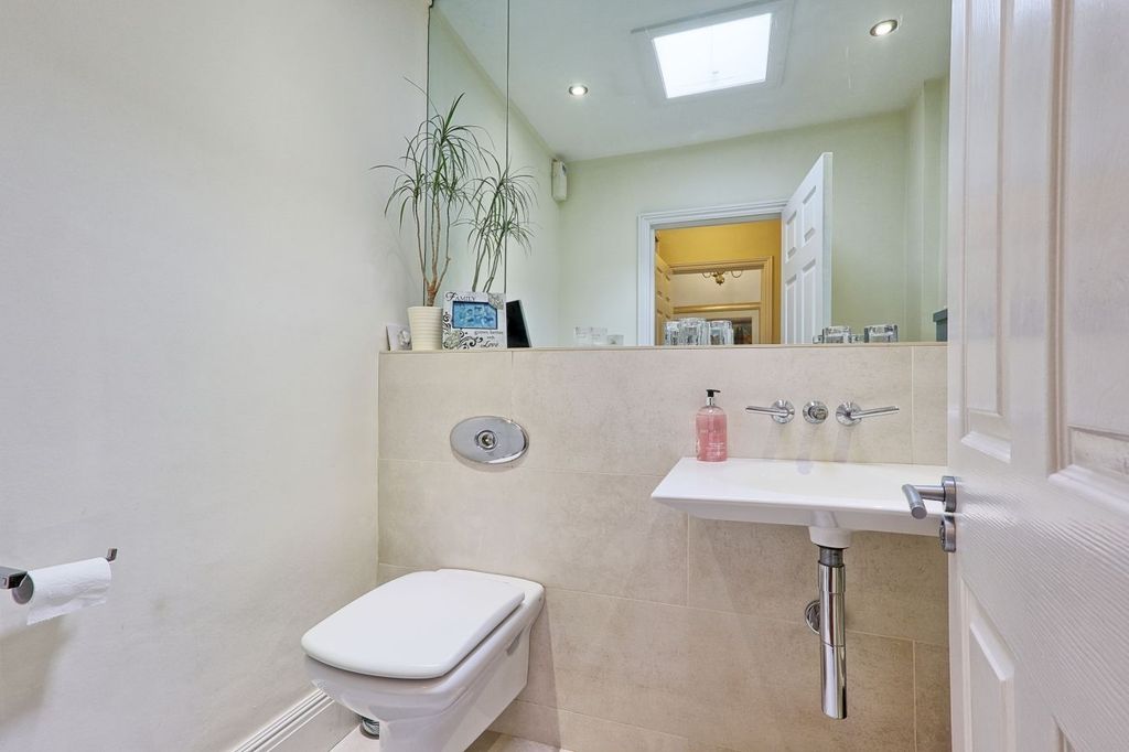 Additional image 16 of 5 bed detached house for saleBurntwood Avenue, Emerson Park, Hornchurch RM11