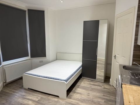 Oval Road, Croydon CR0, Studio to rent