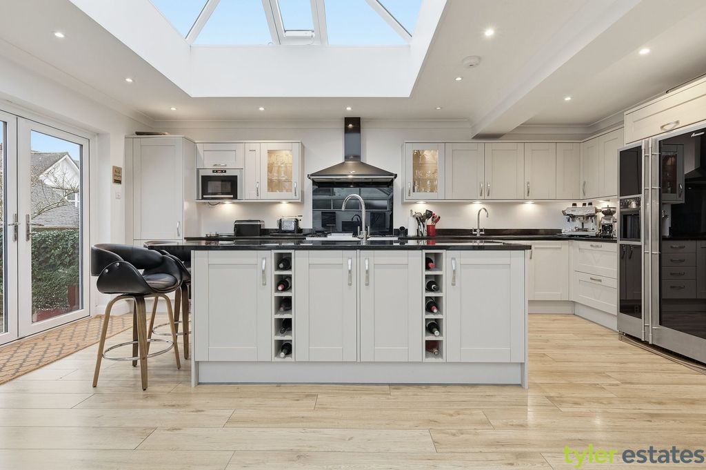 Additional image 7 of 5 bed detached house for saleNoak Hill Road, Billericay CM12