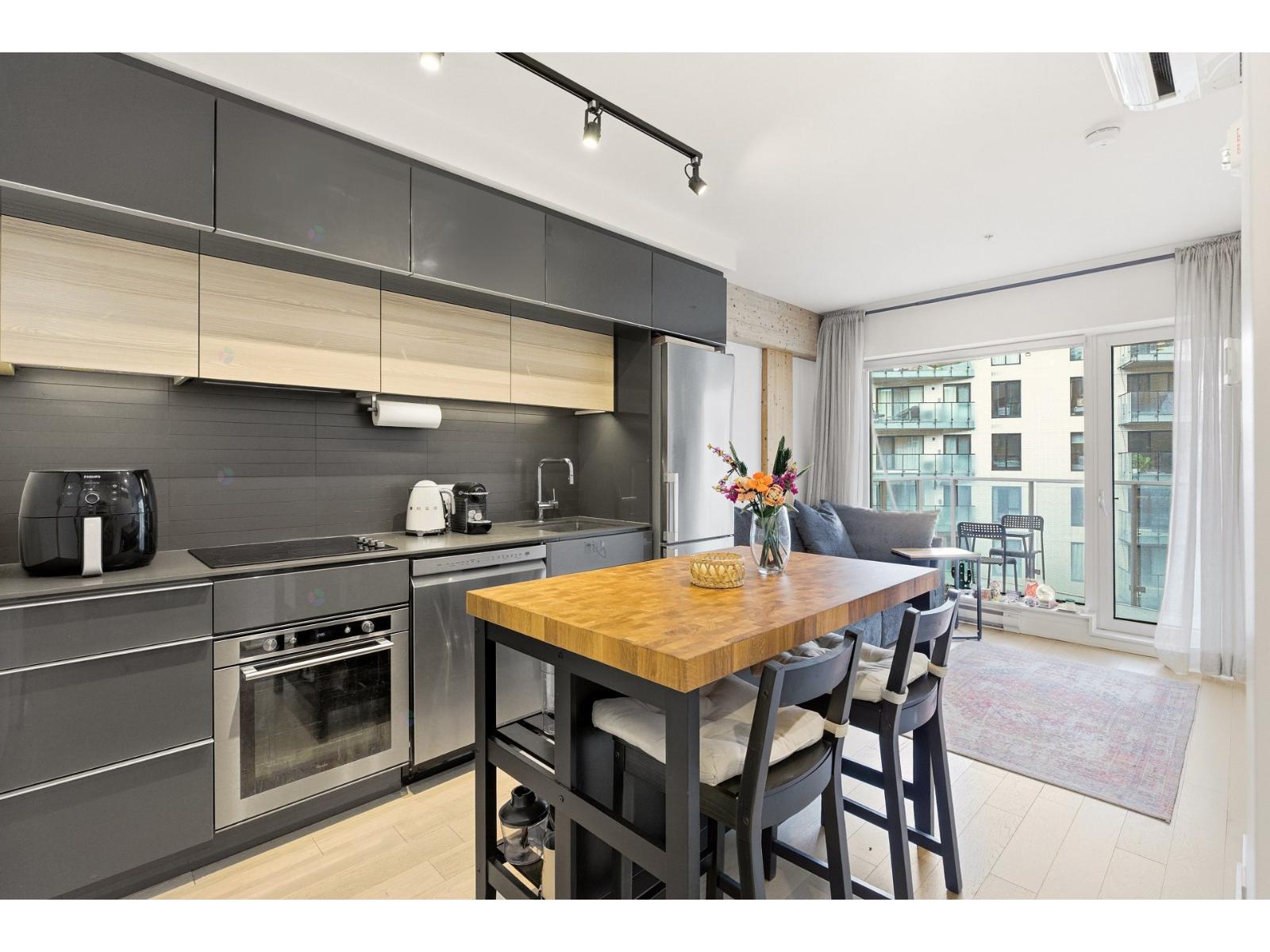 350 Rue Eleanor