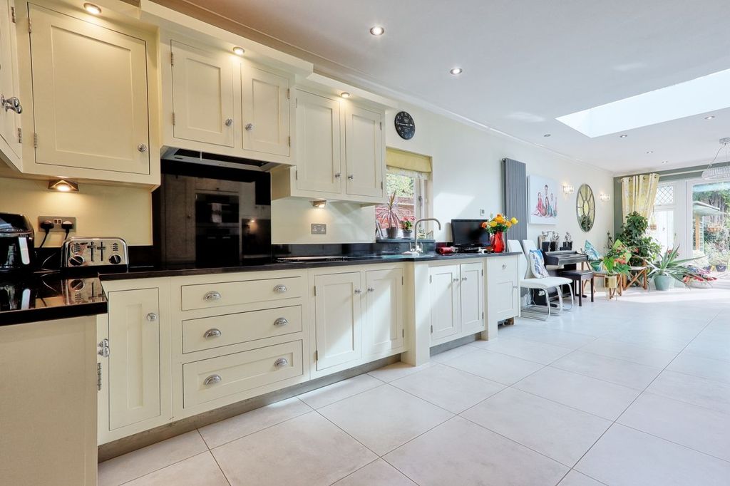 Additional image 12 of 5 bed detached house for saleBurntwood Avenue, Emerson Park, Hornchurch RM11