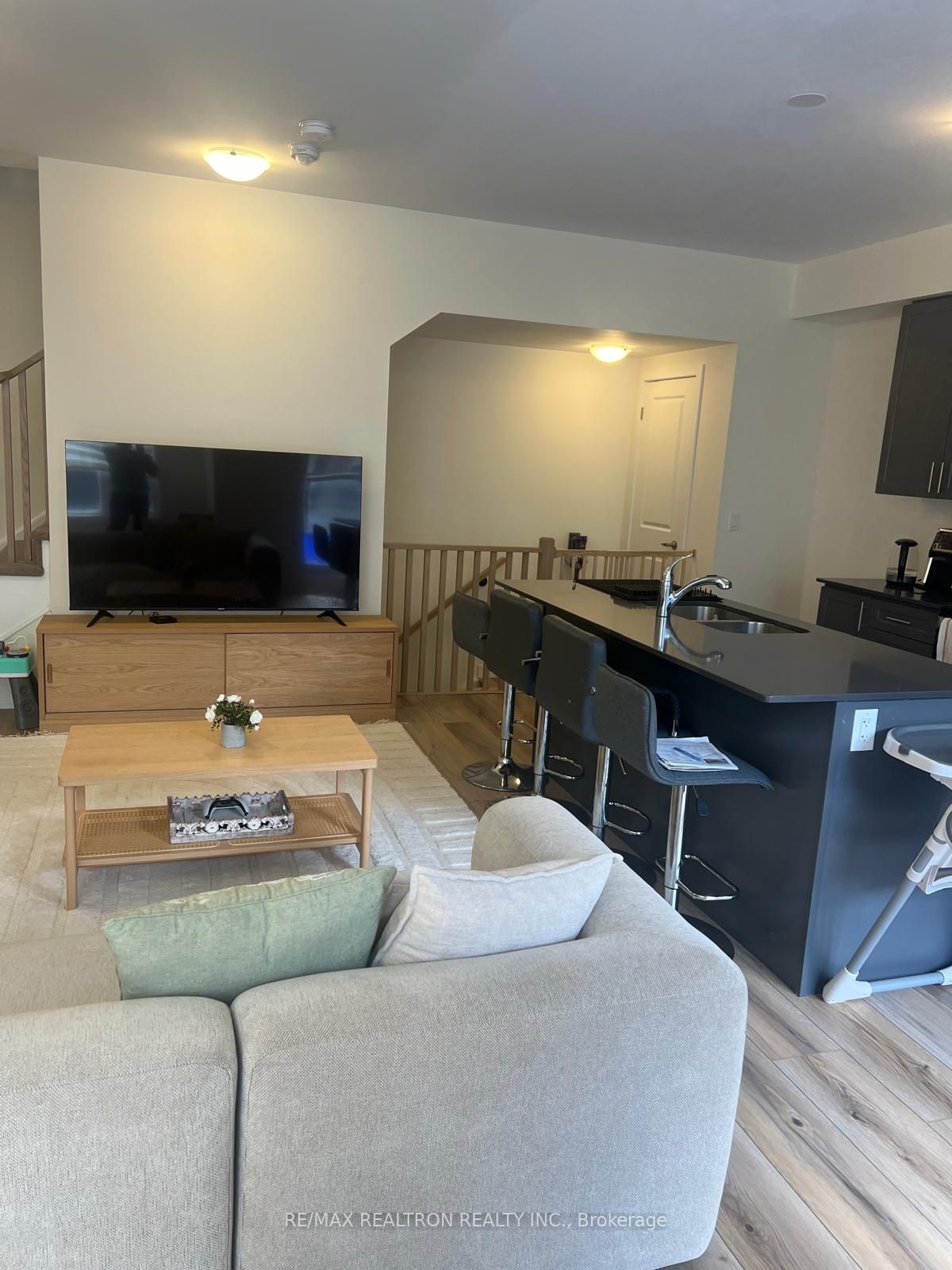 Additional image 2 of 1009-1695 Dersan Street S, Pickering, ON, L1X 0S9