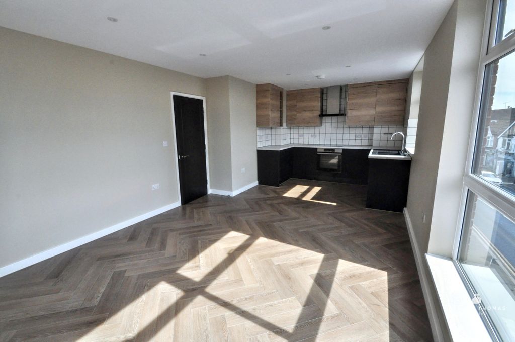 Additional image 5 of 2 bed flat for saleLondon Road, Hadleigh, Benfleet SS7