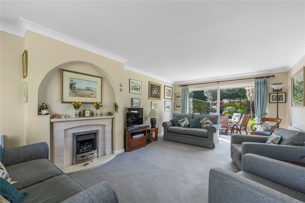 4 bed detached house for saleMatching Lane, Bishop's Stortford, Hertfordshire CM23 photo 5