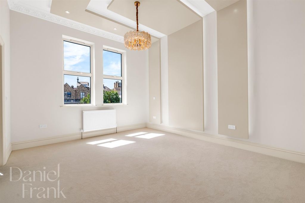 Additional image 23 of 5 bed semi-detached house for salePalmerston Road, Buckhurst Hill IG9
