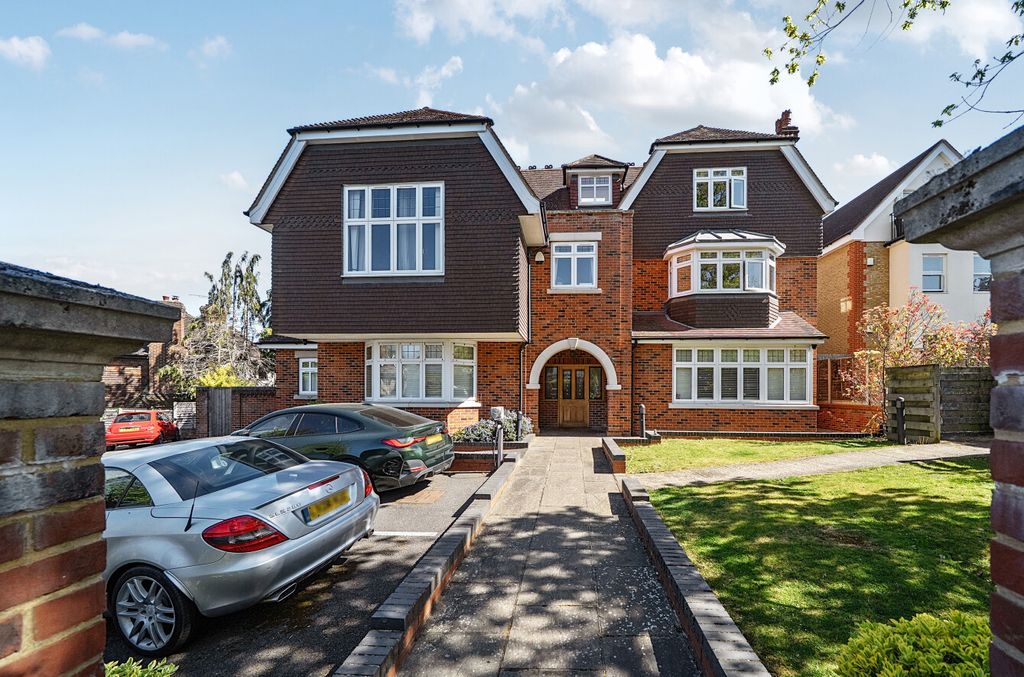 3 bed flat for saleChurch Road, Shortlands, Bromley BR2