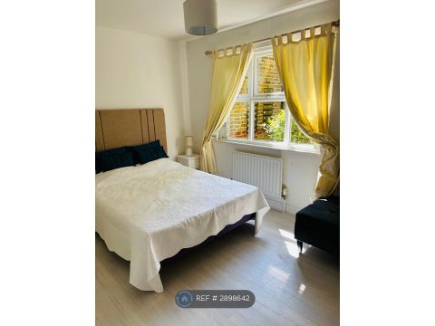 Clockhouse Place, London SW15