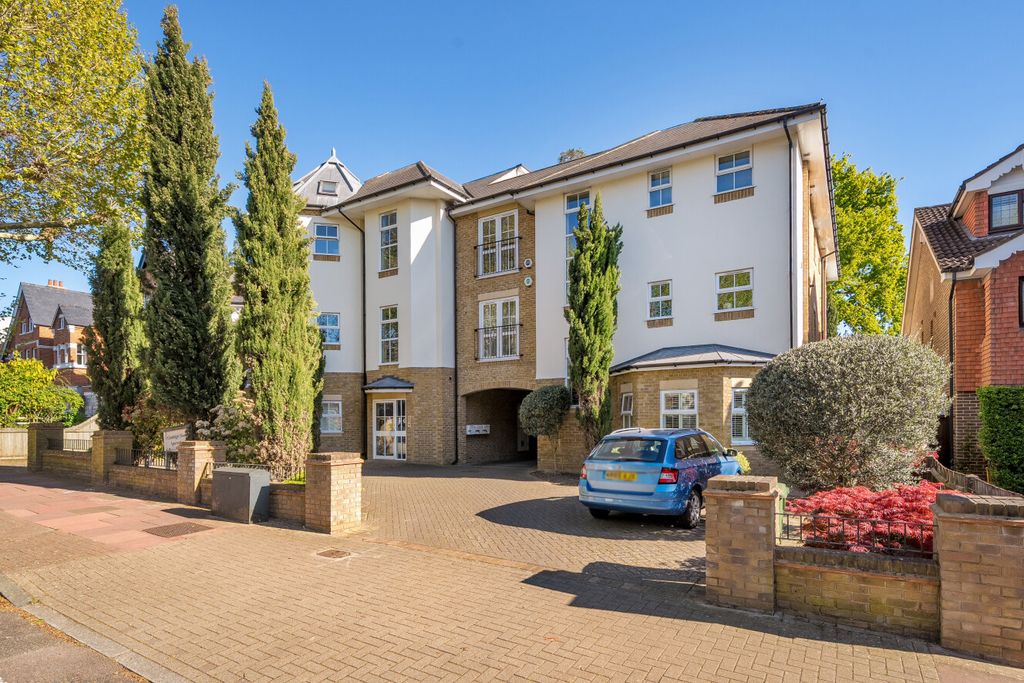 3 bed flat for saleOverbury Avenue, Beckenham BR3