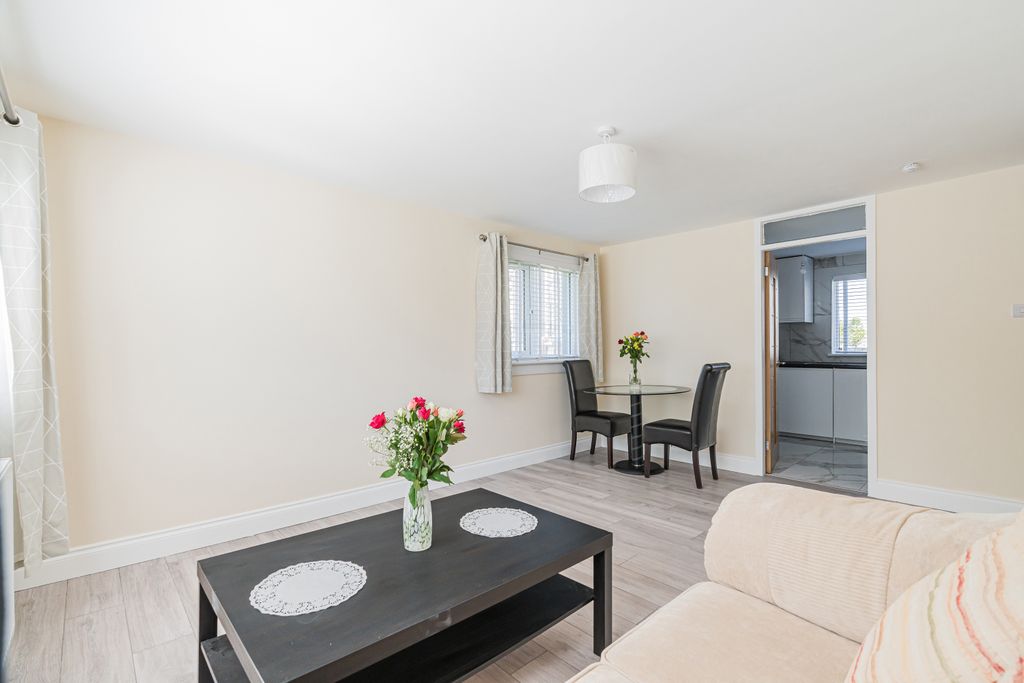 Additional image 9 of 2 bed flat for sale17/2 Calder Drive, Edinburgh EH11