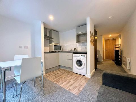 Wolstenholme Square, Liverpool L1, Studio to rent