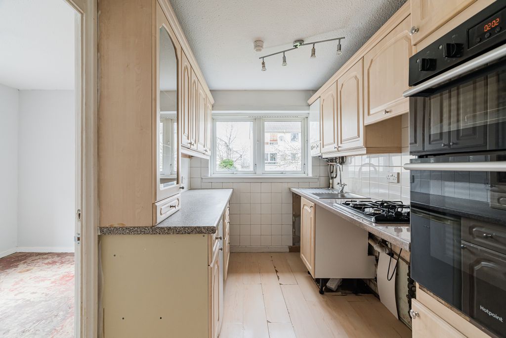 Additional image 3 of 3 bed flat for sale11/3 Westburn Grove, Edinburgh EH14