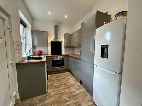 1 Vivian Road, Sheffield S5, Room to rent
