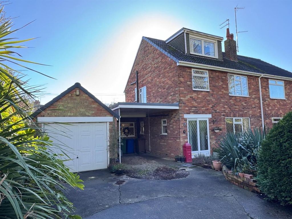 4 bed semi-detached house for saleCave Road, Brough HU15