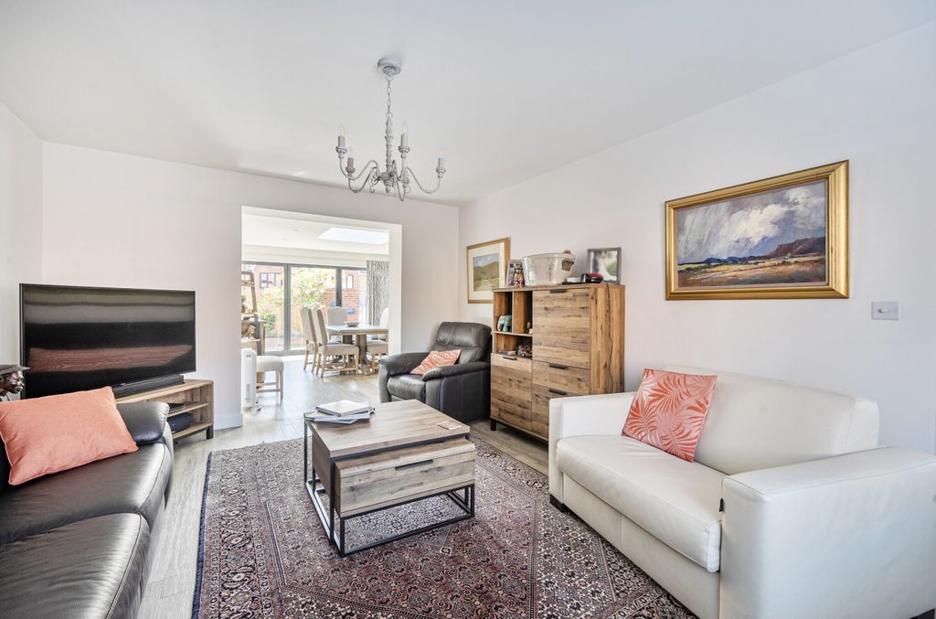 Additional image 7 of 3 bed detached house for saleQuiller Avenue, Arborfield Green, Reading, Berkshire RG2
