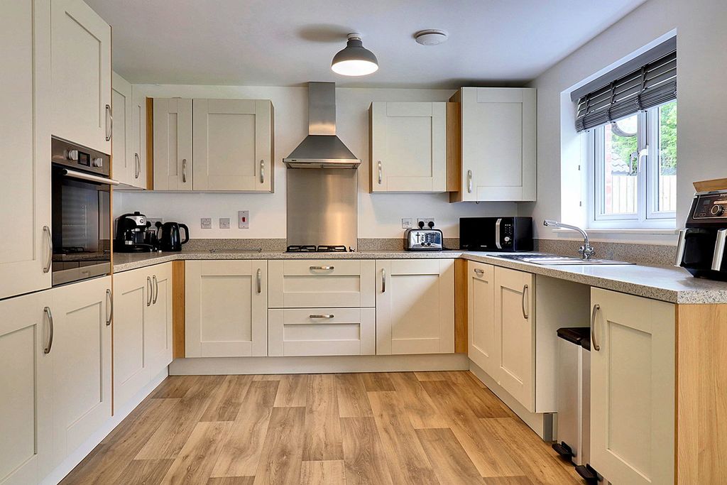 Additional image 6 of 4 bed detached house for saleGeorge Crescent, St. Edeyrns Village, Old St. Mellons, Cardiff CF3