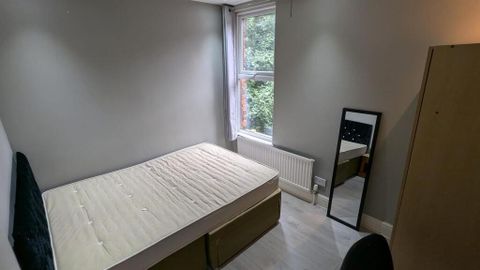 Norman Road, Manchester M14, Room to rent