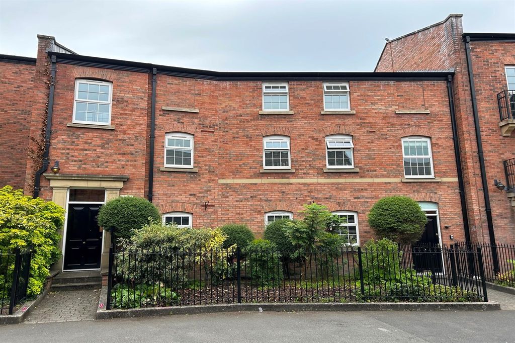 2 bed flat for saleSouth Street, Royles Square South Street SK9