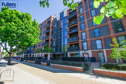 Green Lanes, Winchmore Hill N21