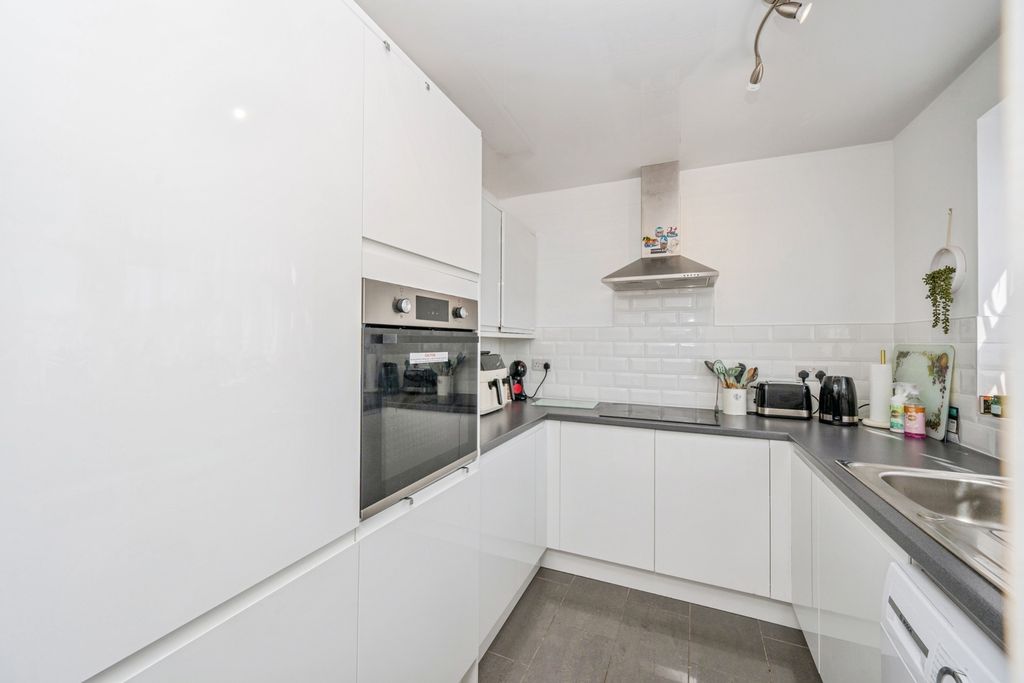 Additional image 10 of 3 bed flat for saleBrowns Lane, Dordon, Tamworth, Warwickshire B78