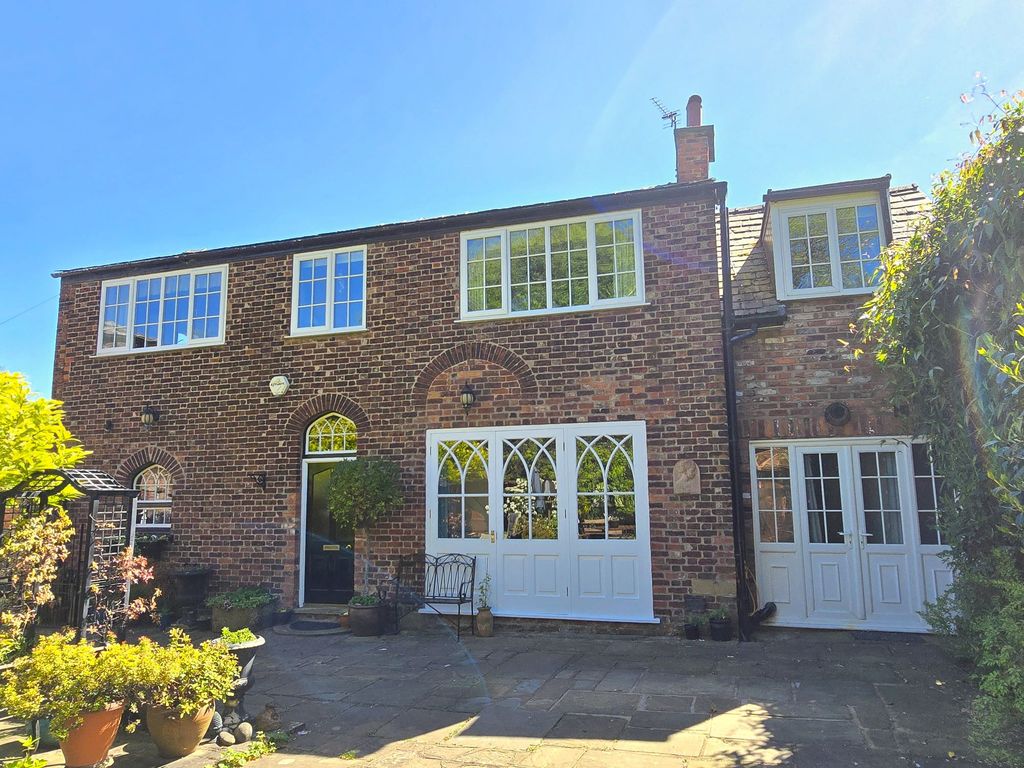 4 bed detached house for saleThe Mount, Altrincham WA14