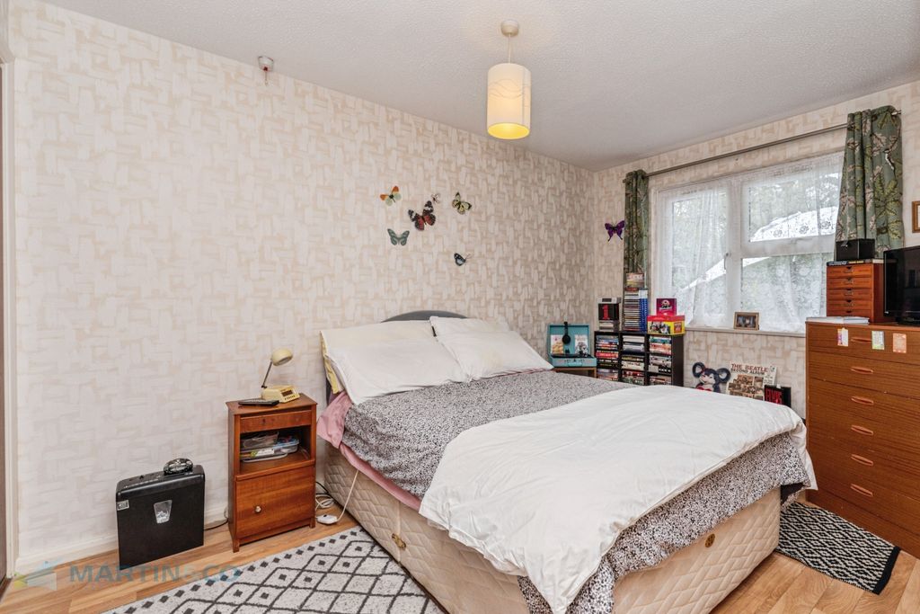 Additional image 8 of 2 bed semi-detached bungalow for saleBainton Mead, Woking, Surrey GU21