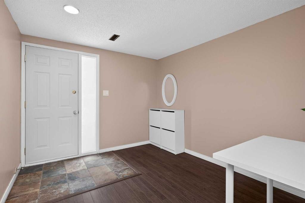 Additional image 4 of 10304 Braeside Drive SW, Calgary, AB, T2W 1B4
