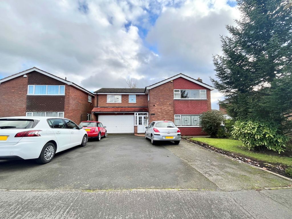 5 bed detached house for saleDarbys Hill Road, Tividale, Oldbury. B69
