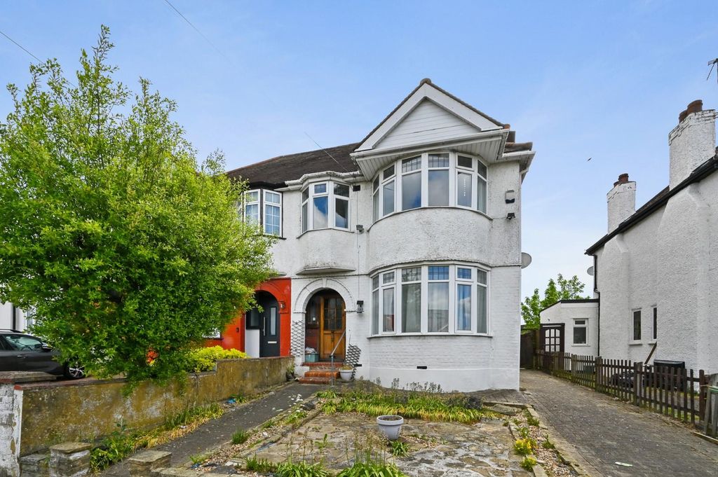 3 bed semi-detached house for saleFairfields Crescent, London NW9