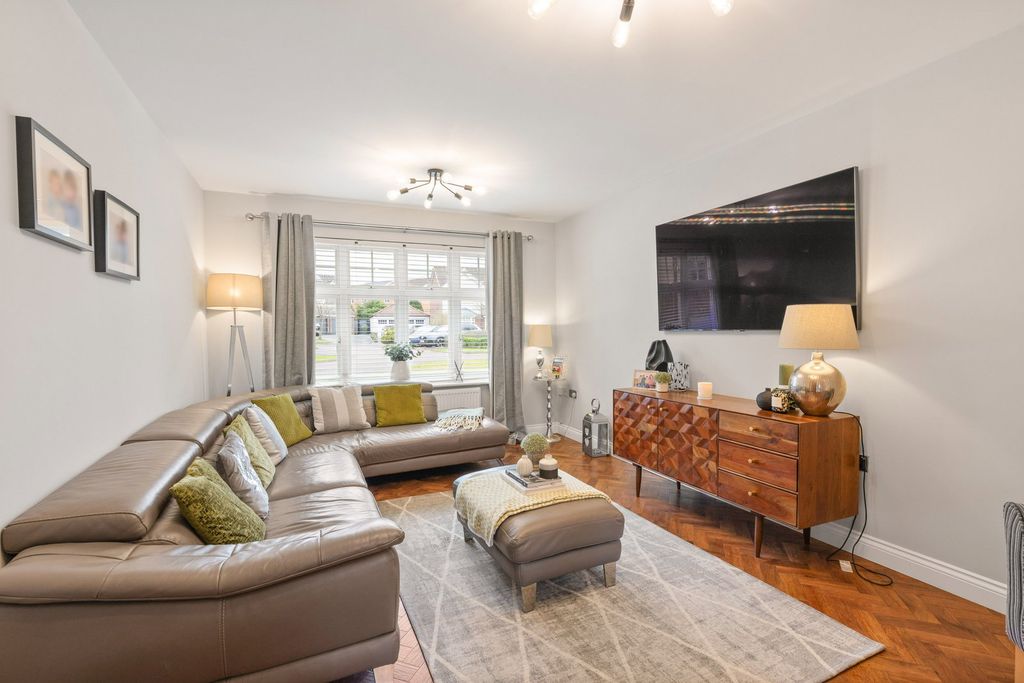 5 bed detached house for saleHunter Grove, Bathgate EH48 photo 3