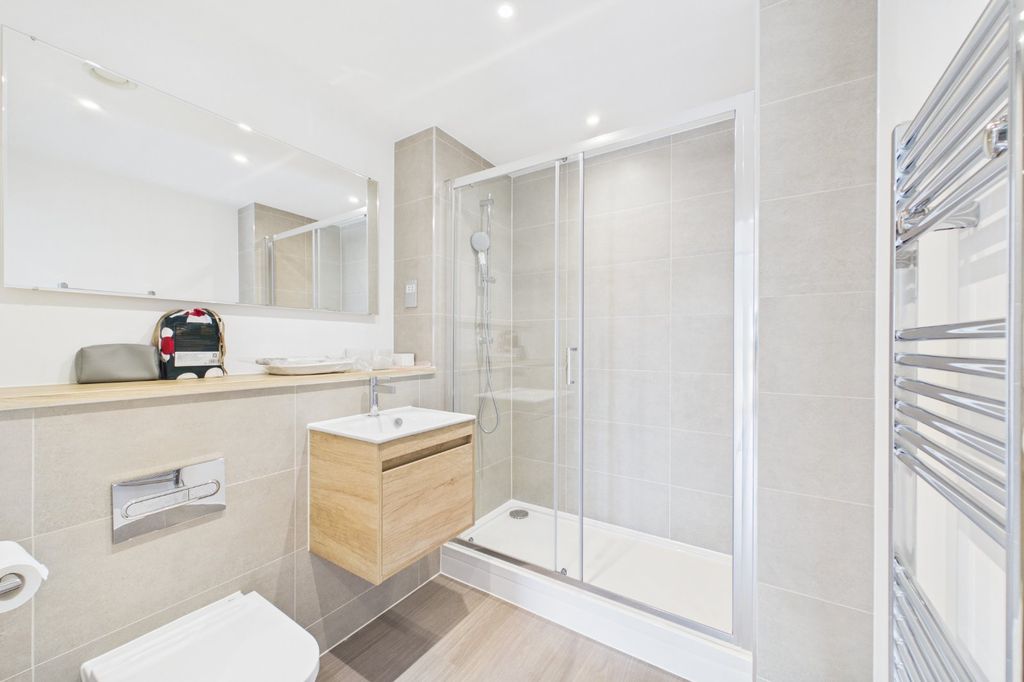 Additional image 9 of 2 bed flat for saleFlagstaff Road, Reading, Berkshire RG2